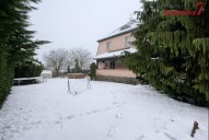 pohled od vrat na zahradu