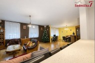 pohled obývak s jídelnou