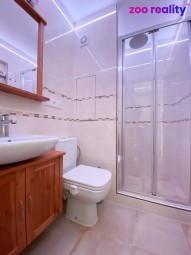 f2cdd5d9-5ac4-4515-8090-63b1d4546bd8.jpg