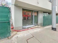 Výloha - vstup z ulice