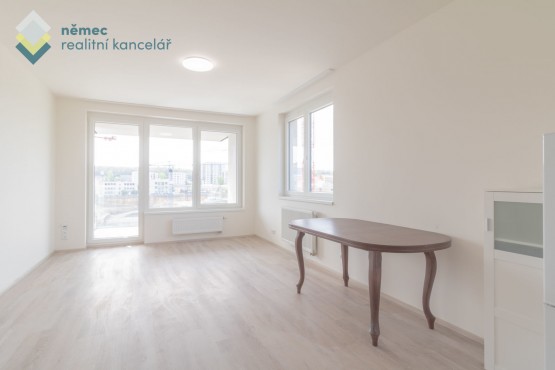 Obývací pokoj se vstupem na terasu