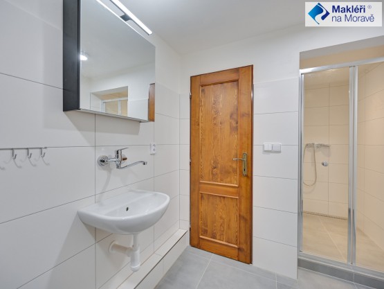 hdr byt 2 koupelna b