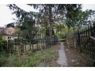 vstup na společnou zahradu