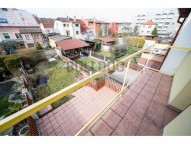 balkon a výhled na zahradu