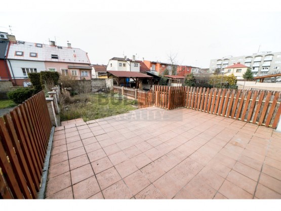 terasa a vstup na vl. zahradu