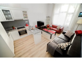 obývací pokoj s kuchyní