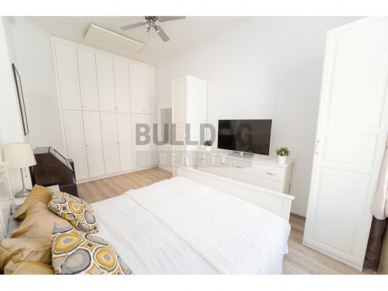 ložnice s vestavěnou skříní