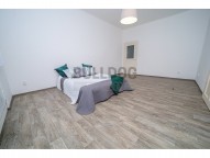 ložnice se vstupem do koupelny