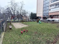 dětské hřiště u domu