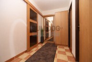 předsíň a pohled na šatnu