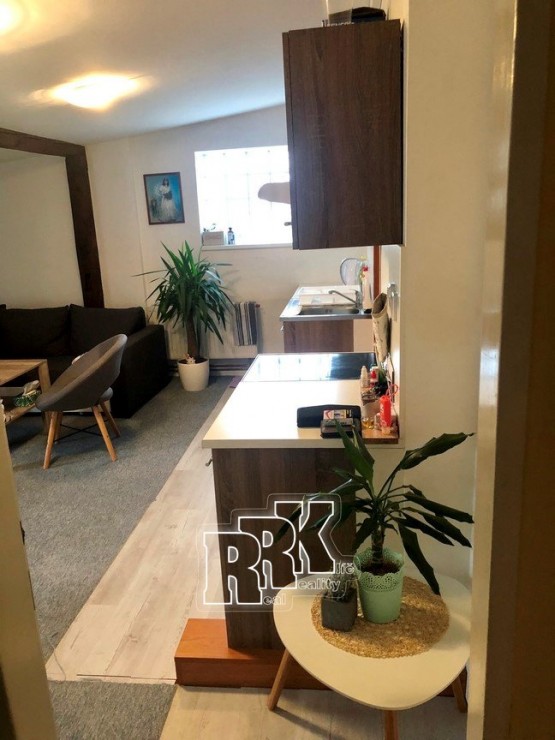 06DBB528-F3C9-40FE-A90B-6A185F22EEDA