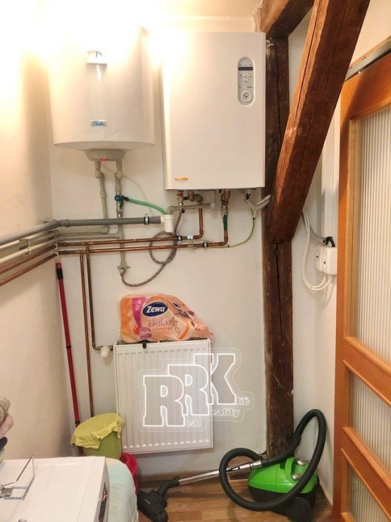 3BE4AEA0-D8A7-42A7-89B9-EDC3CCD5A8DD