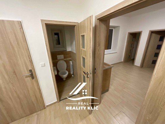 BYT1 předsíň + wc 1.np