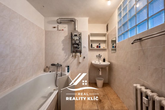 DAABA260-1AEB-4179-8EB0-321862E400EE