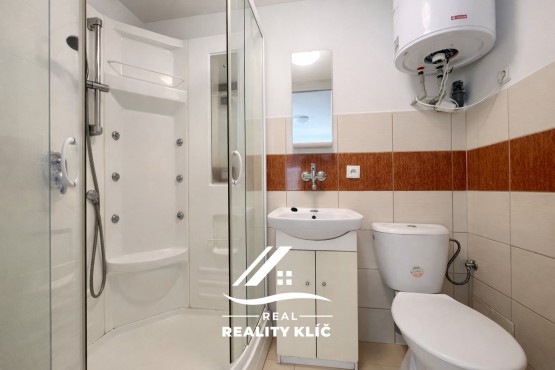 4E8174C5-7047-4F5F-8808-E6C2548DBB8B