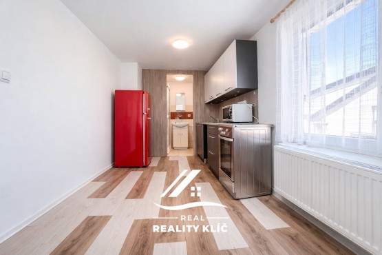 BB3210FD-0CB2-45BB-8D8A-E1AC7EF3A133