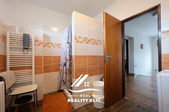 BEB82FB0-D67B-4506-BE47-E593B0E28C68 3