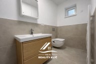 60E53C1E-B40D-4D91-960C-90874FCB12D3