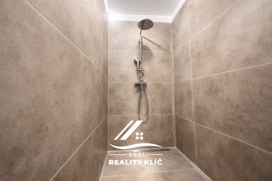 96F8DE7D-87A6-4F7F-BBBB-005A6F91337D