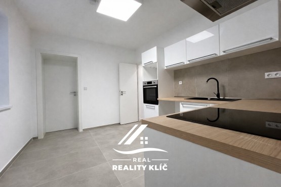 518E9421-CEC0-42A1-82FE-F2D4B242A081