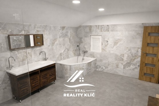 219B7F71-6A15-4C6D-9E25-498070DCB375