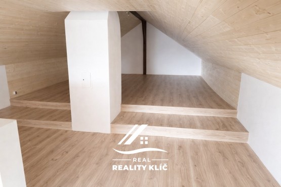 39D0BC29-08D0-4D13-8F3E-41FF37F96D28 2