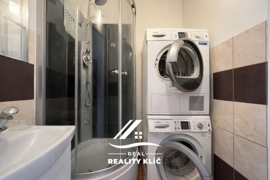 88B766A3-744A-4EA3-BA4C-3106D4A5B462