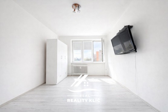 D3C4F174-7403-4B71-998B-162F4BEF9BCE