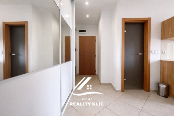 3AE4FB12-8E23-4764-A3D4-D743F453415A 3