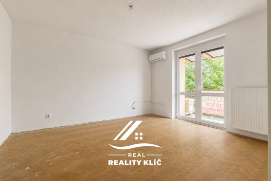 DEC8CB25-5FB2-4BED-9F56-EC7B2F11599B