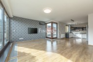 f37b2607-hdr.jpg