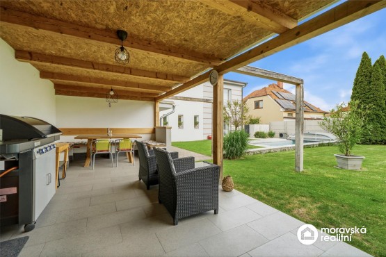 pergola.jpg