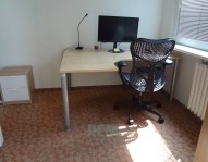 Byt k pronájmu 2+kk, Taussigova,  pracovní stul