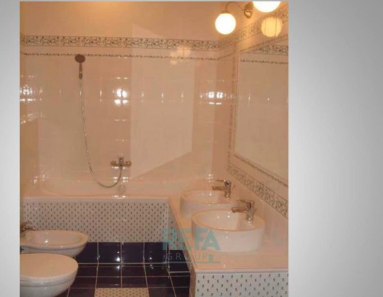 Podkrovní byt 3+kk k pronájmu, koupelna