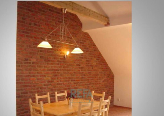 Podkrovní byt 3+kk k pronájmu, jídelní kout