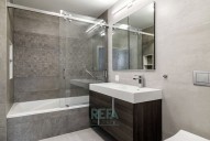 byt-2-kk-k-prodeji-chodov-5387f2ead2309749ed90020a6abcfd4d-nyc-apartment-bathroom.jpg