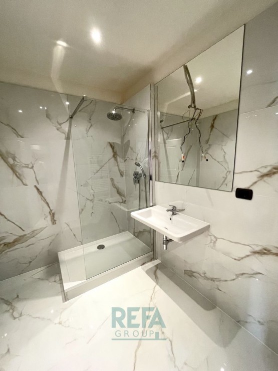 Byt k pronájmu 3+kk s vybavením, sprchový kout