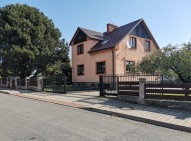 dům zepředu
