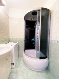 330C5705-4BCF-4C4E-9EB9-6AA98F6C9D08_1_201_a