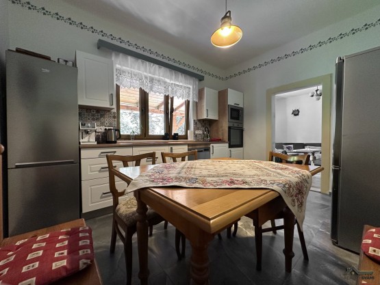 FFB24A1B-6A00-4DC5-B59A-5AB5EE318C9D_1_201_a