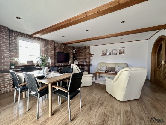 75725493735__89048F2C-21A2-4B97-9D44-322A6DD31D29