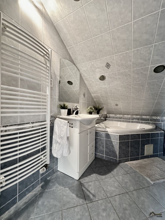 75725520863__4632A4CC-12F3-4324-8DB4-1B3359A7B050