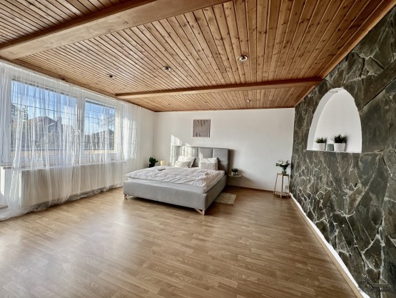 75725499067__4C00483C-0A27-4660-9363-495CA23EB54C