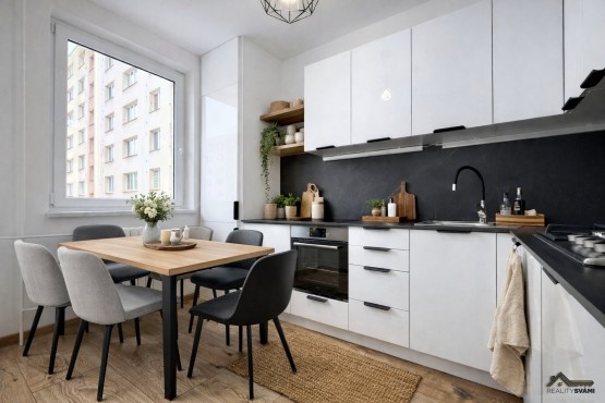 41938151-7A84-413E-90A6-4AA199045801