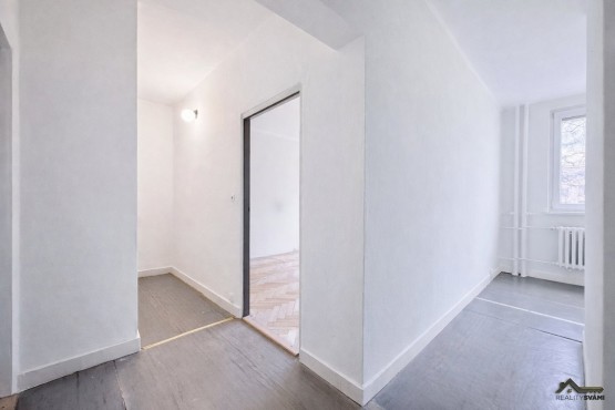 73220276-09E3-466E-B56C-F7D009A4A19D