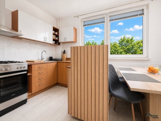 E2B6B18A-C010-40F9-914E-A6DB17F37A9A