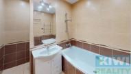 24-gen-hrusky-bathroom.jpg