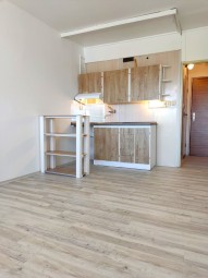 Pokoj s kuchyňským koutem