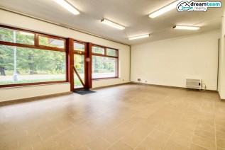 Hlavní prostor s výlohou do ulice