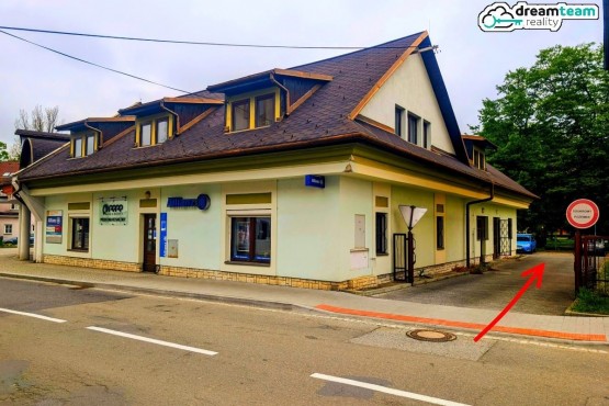 Parkování přímo za domem 